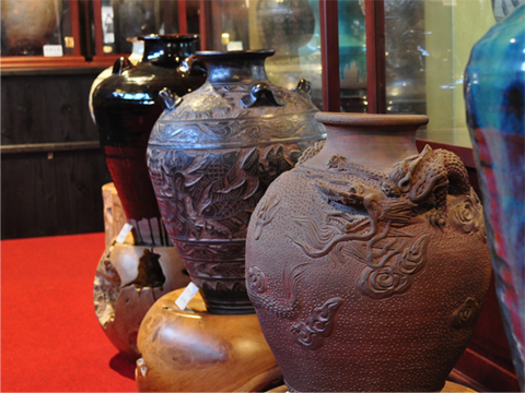 Valuable pottery of living national treasures and Ryukyu lacquerware that never fades