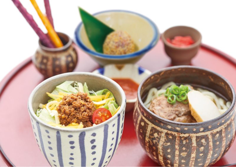 Lunch to fully enjoy Okinawa ~Soki Soba & Taco Rice~